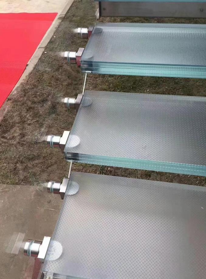 Anti-skid Laminated Glass Installed Anti-skid Laminated Glass Installed