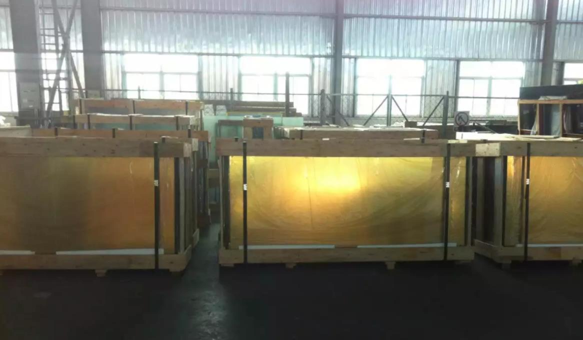 Golden Reflective Glass Golden Reflective Glass