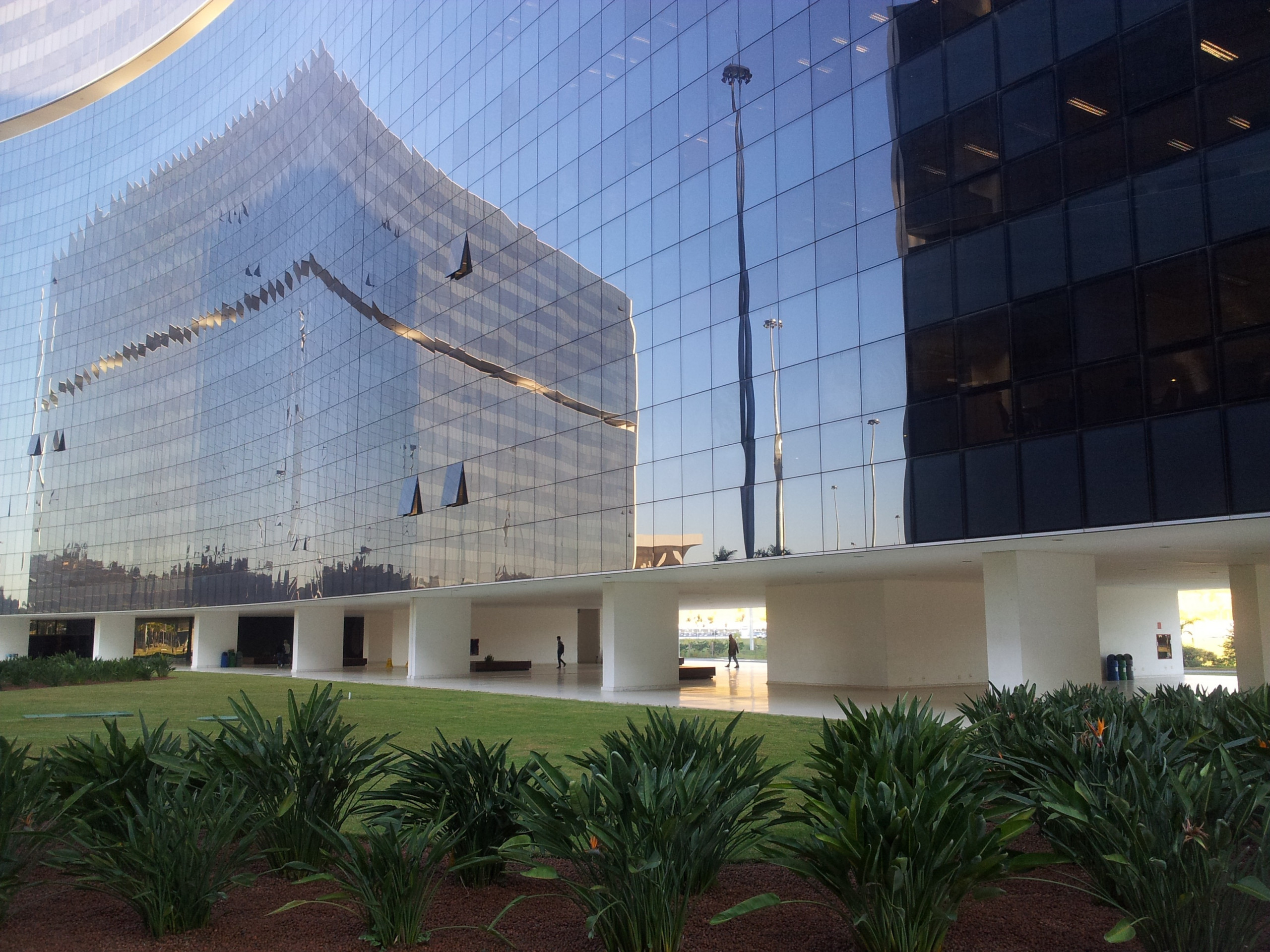 building-windows-glass-reflection-b6487e87e9def5c22dc208a394a783de